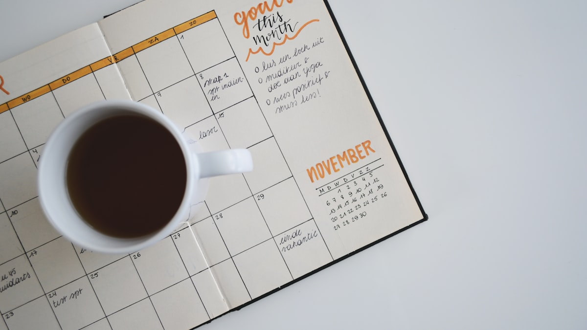Mi calendario semanal como solopreneur con 6 agentes de IA (y qué hago yo vs ellos)